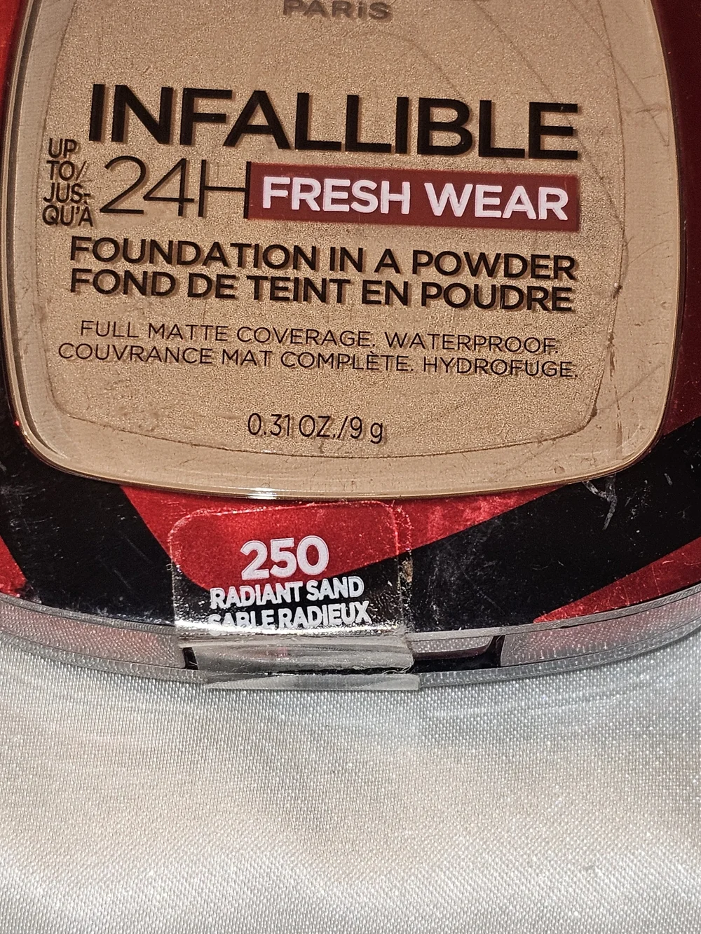L'Oréal Infallible 24H Fresh Wear Powder Compact (INCLUDES 1 FOUNDATION)